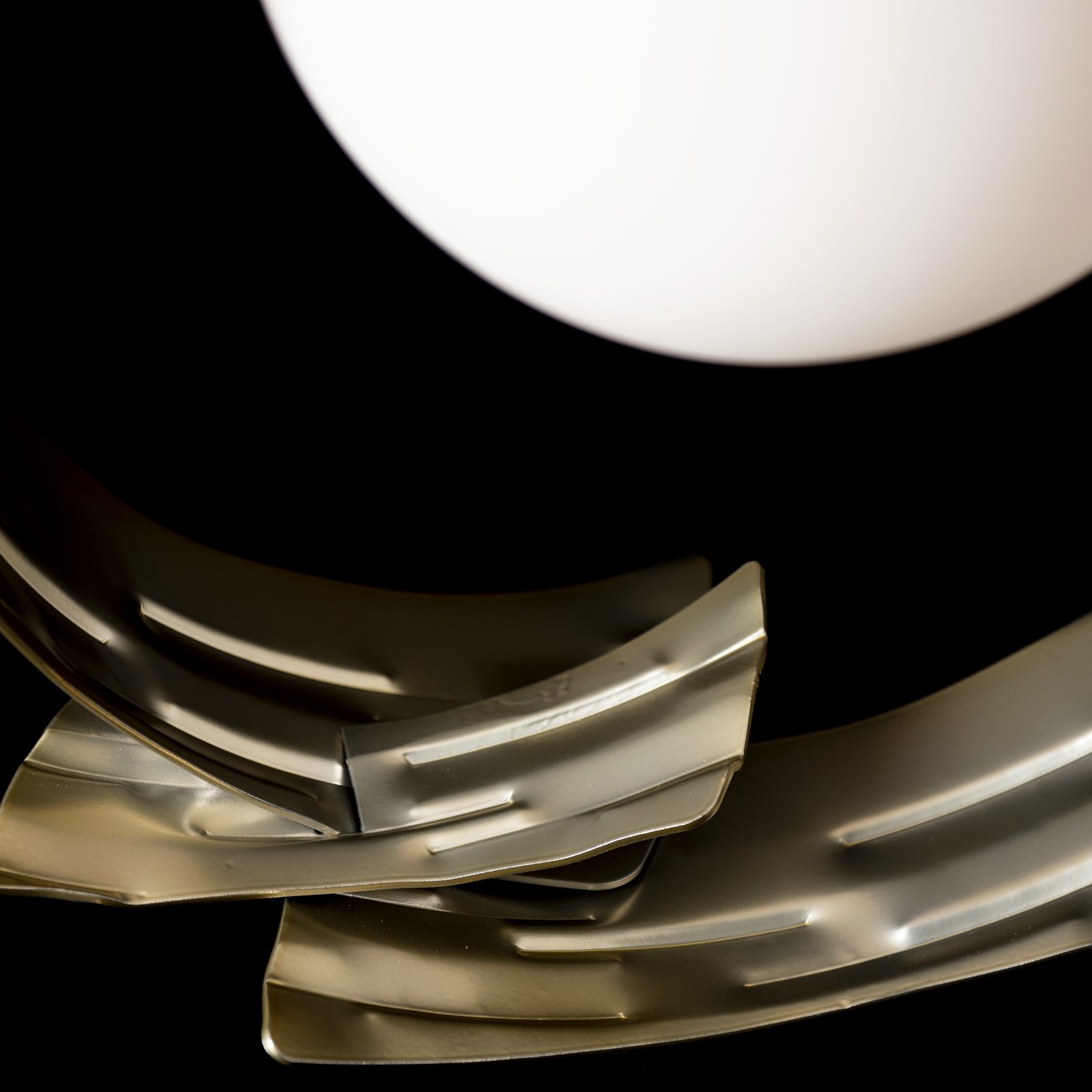 Crest Table Lamp